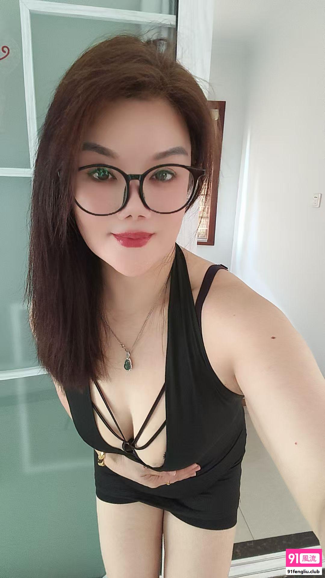 大波妩媚少妇